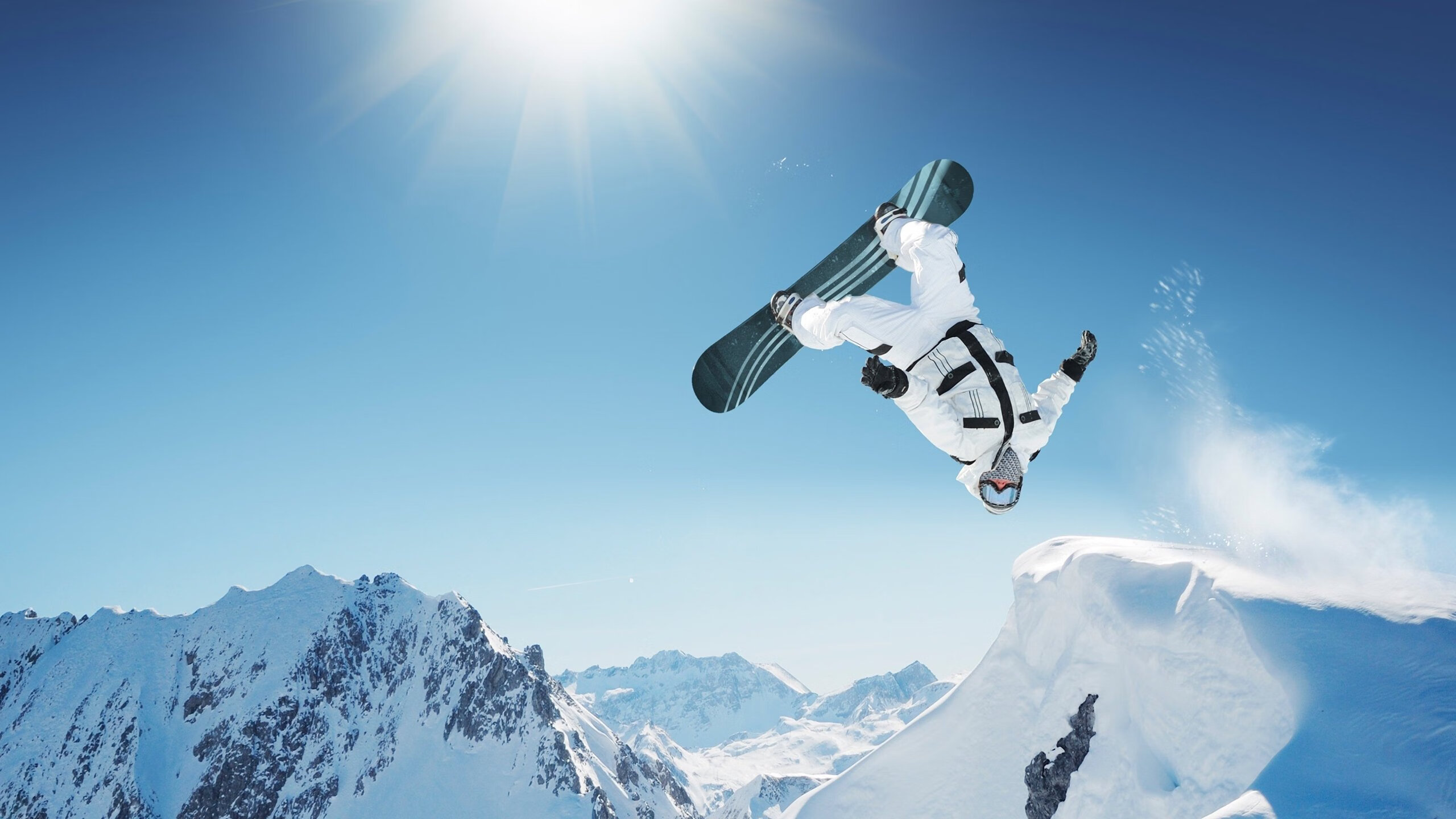 C罗携全家度假照片引爆热搜，c罗一家